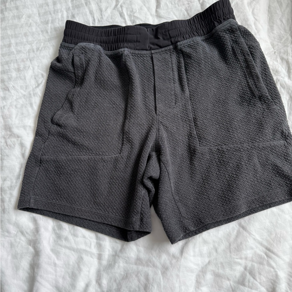 LULULEMON MENS Black Textured Shorts